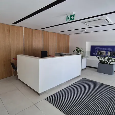 Towarowa Global Apartment, Free Parking, Air-conditioning, Self Check-in 24h 포즈난