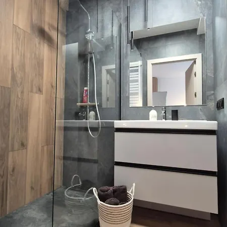 Towarowa Global Apartment, Free Parking, Air-conditioning, Self Check-in 24h *